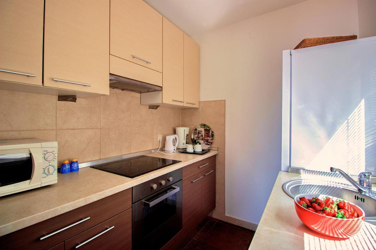 Sandy Beach Apartments Duće Extérieur photo